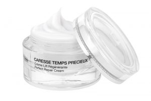 dvqess01.09fr-caresse-temps-pr-cieux-pot-ouvert